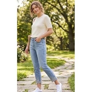 Tribal Jeans Womens 8 Light Wash Embroidered Scallop HemCropped Denim 5455O-2020